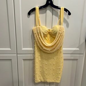 Yellow Oh Polly cocktail dress. Size 6 NWT